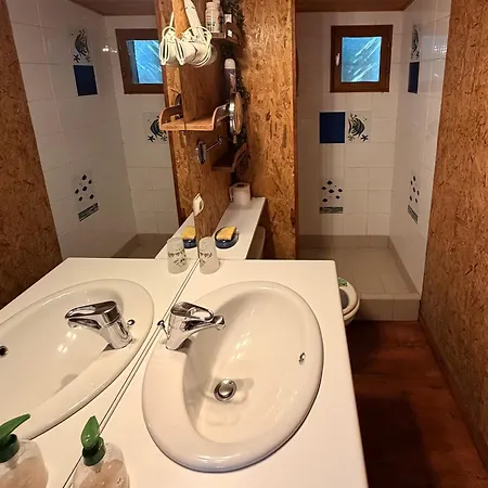 Maison De A 100 M De La - 4 Personnes *