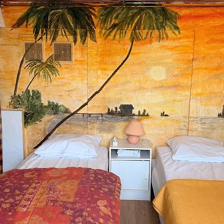 Maison De A 100 M De La - 4 Personnes *